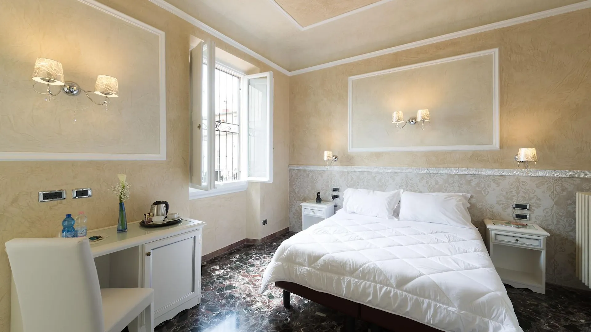 ****  Hotel California Florence Italy