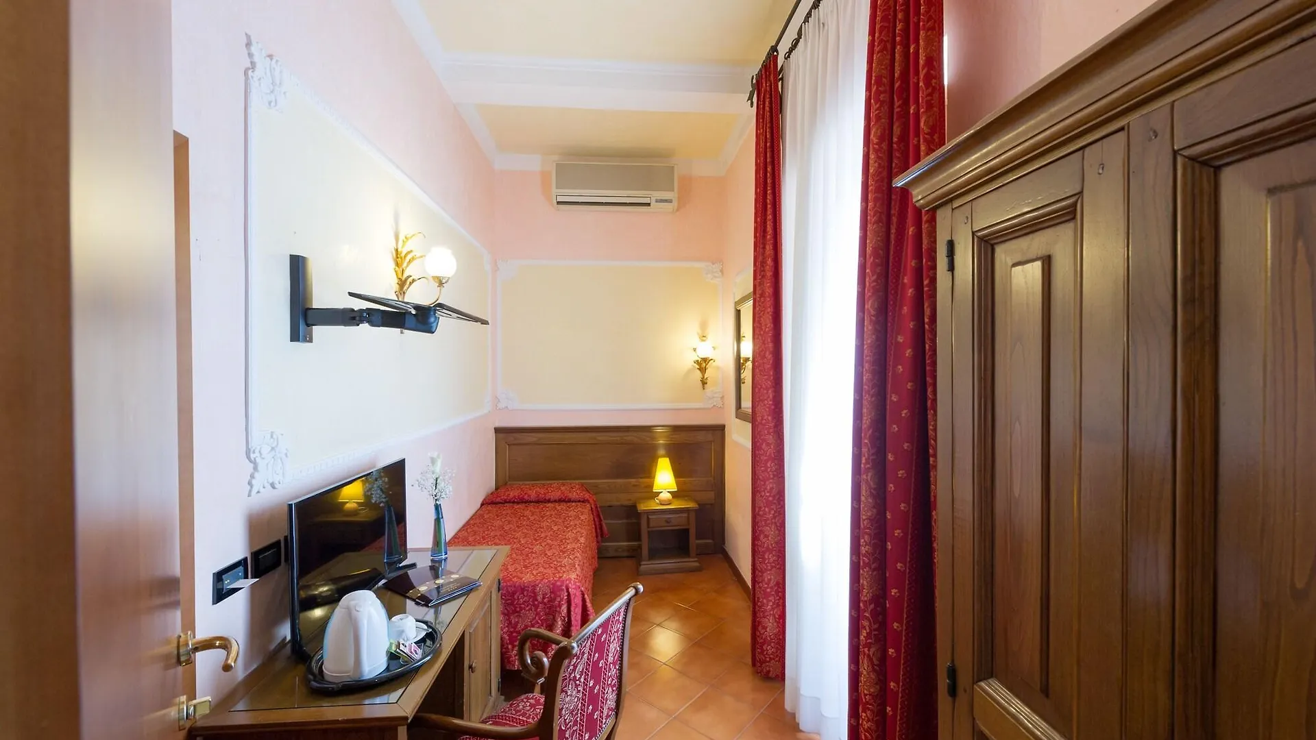 Hotel California Florence 4*,  Italy