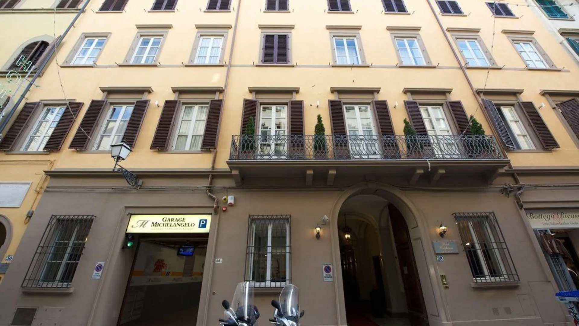 Hotel California Florencia Italia